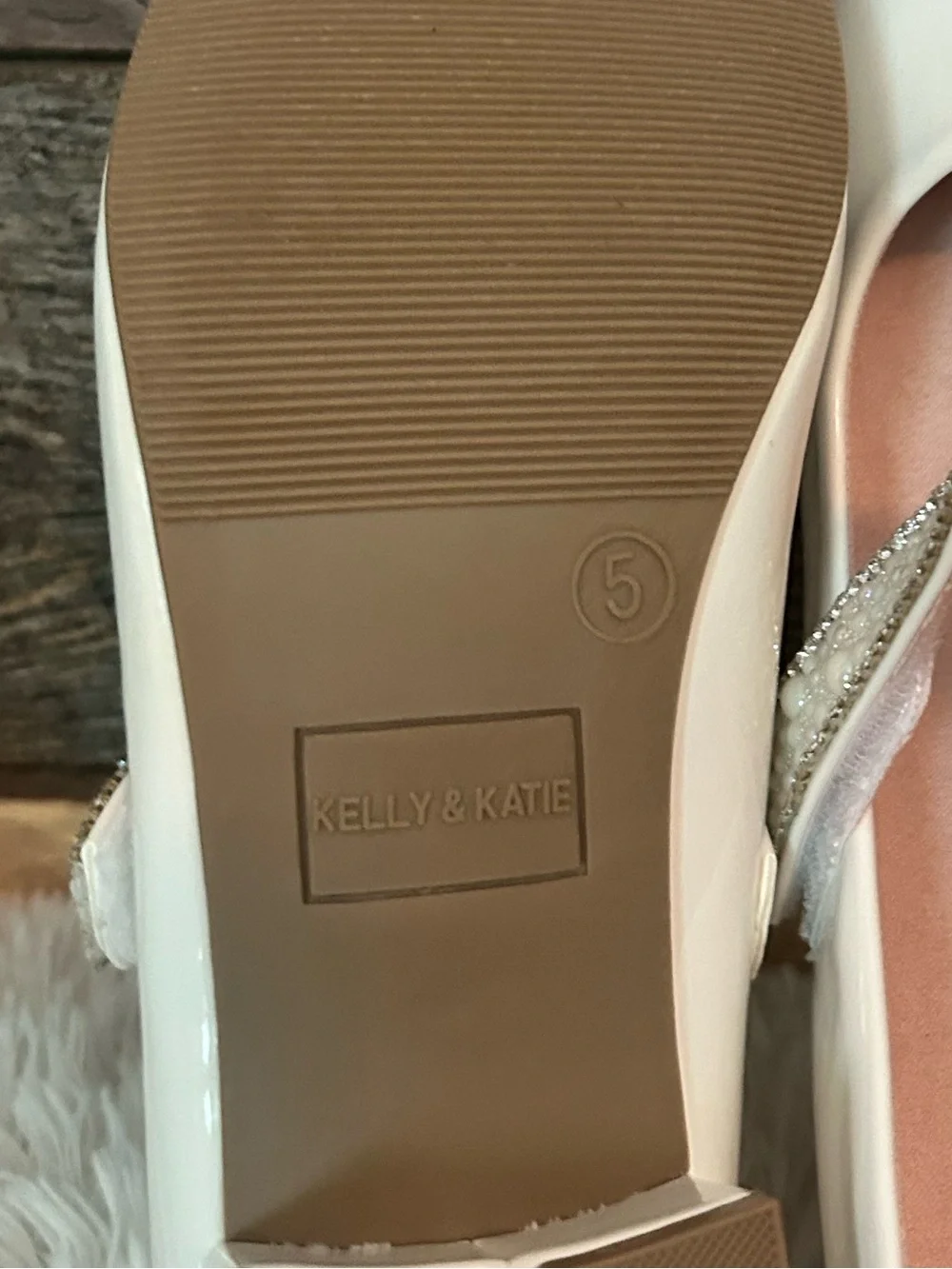 NWOT- Kelly & Katie White Pearl Embellished Mary Jane Flats- Kids size 5